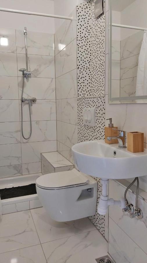 Apartments Zorica ดูเช ภายนอก รูปภาพ