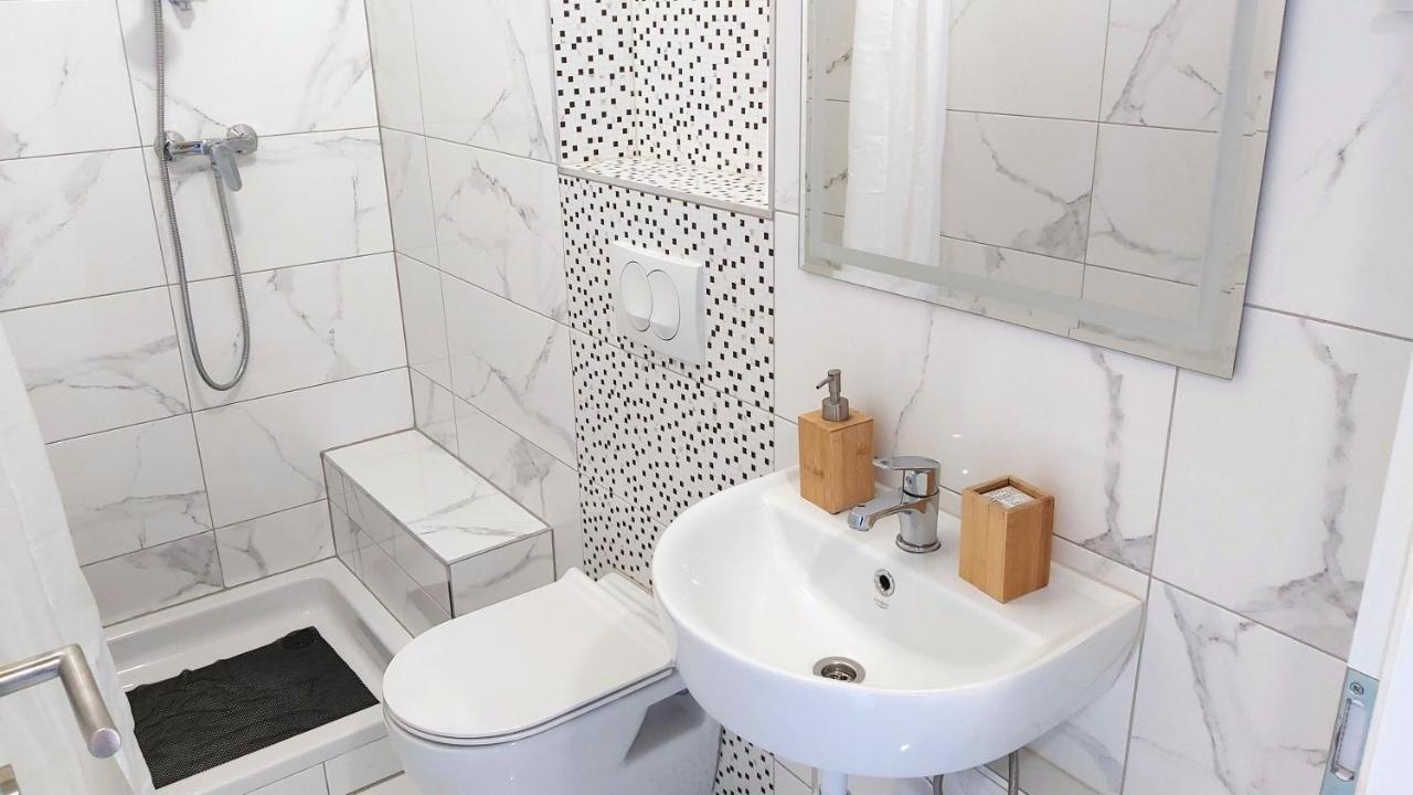 Apartments Zorica ดูเช ภายนอก รูปภาพ