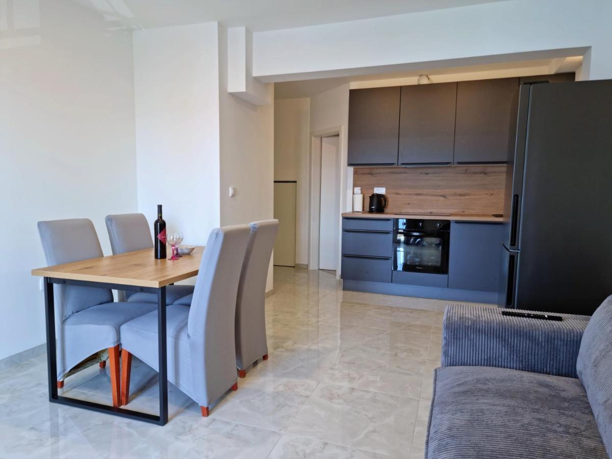 Apartments Zorica ดูเช ภายนอก รูปภาพ