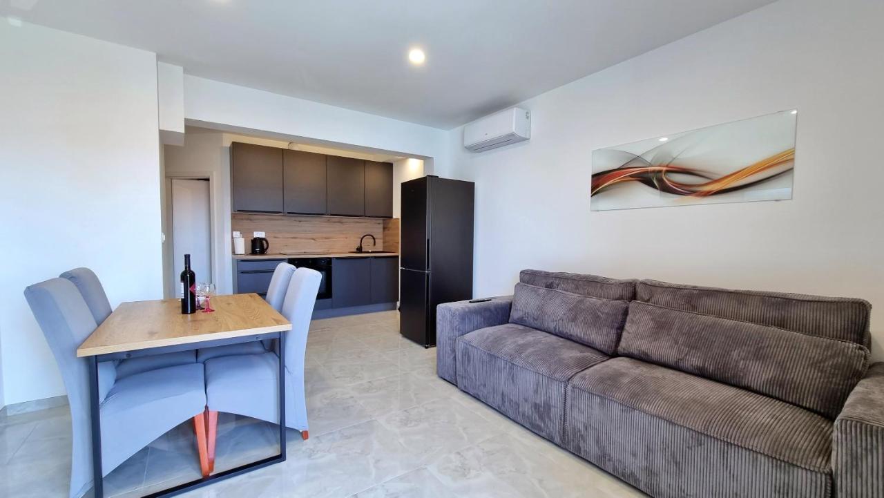 Apartments Zorica ดูเช ภายนอก รูปภาพ