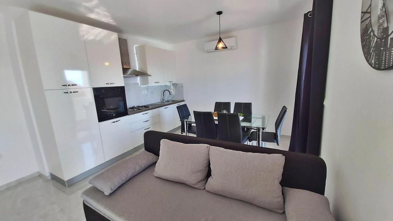 Apartments Zorica ดูเช ภายนอก รูปภาพ