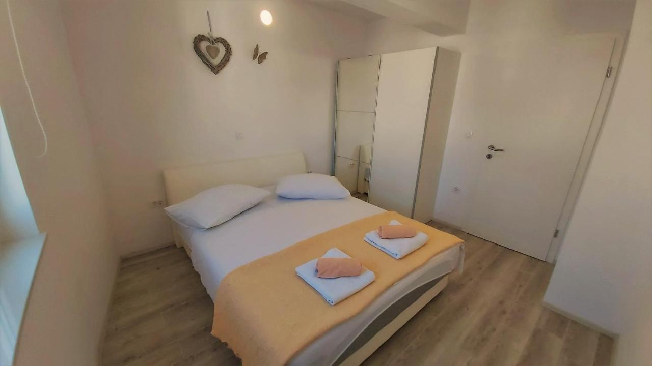 Apartments Zorica ดูเช ภายนอก รูปภาพ