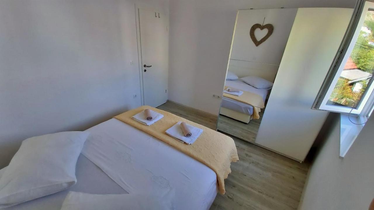 Apartments Zorica ดูเช ภายนอก รูปภาพ