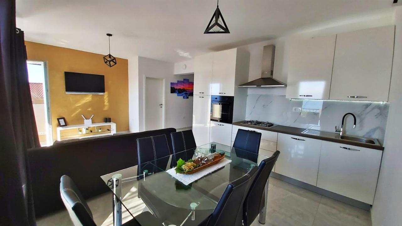 Apartments Zorica ดูเช ภายนอก รูปภาพ