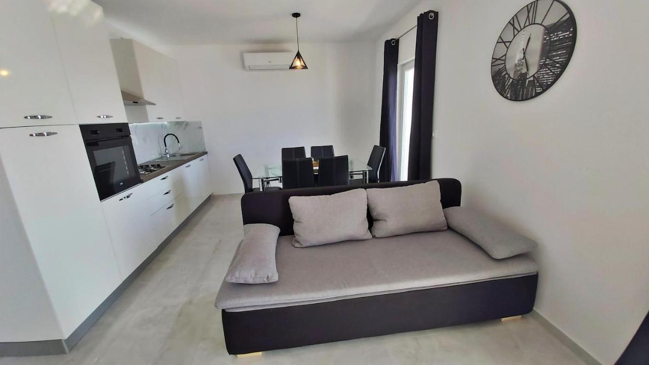 Apartments Zorica ดูเช ภายนอก รูปภาพ
