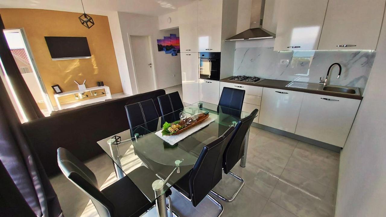 Apartments Zorica ดูเช ภายนอก รูปภาพ