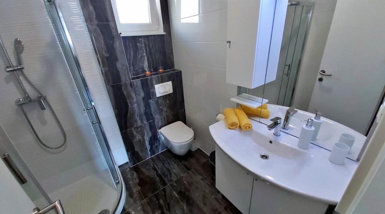 Apartments Zorica ดูเช ภายนอก รูปภาพ